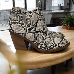 Faux Snakeskin Ankle Boots Block Heel Pointed Toe Zip 7.5 Animal Trendy Chic